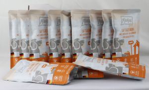 12x Quetschie "Kip, eend & gierst" - 12x 125g sappige kip met malse eend op wortels & gekookte gierst