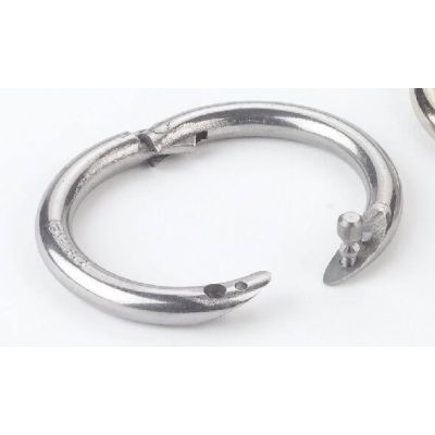 Stier neus ring schroef